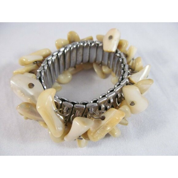 Vintage Expandable Silvertone Mother of Pearl Bracelet Made in Japan - Picture 4 of 12